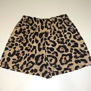 Animal print shorts  🐆